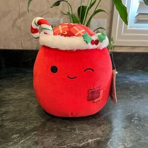 *NWT* Squishmallows 8” Carrie the Gift Bag Holiday 2025